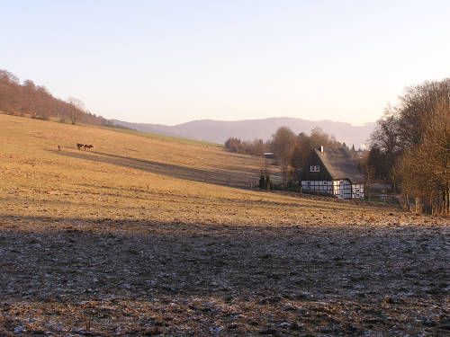 Kurz nach dem Rastplatz; die Gevelinghauser Mühle. 